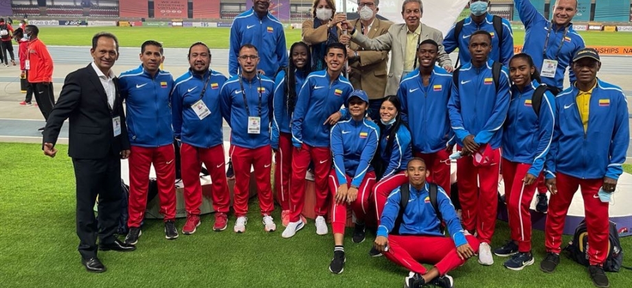 Colombia recibe la bandera del campeonato mundial de atletismo para deportistas menores de 21 años