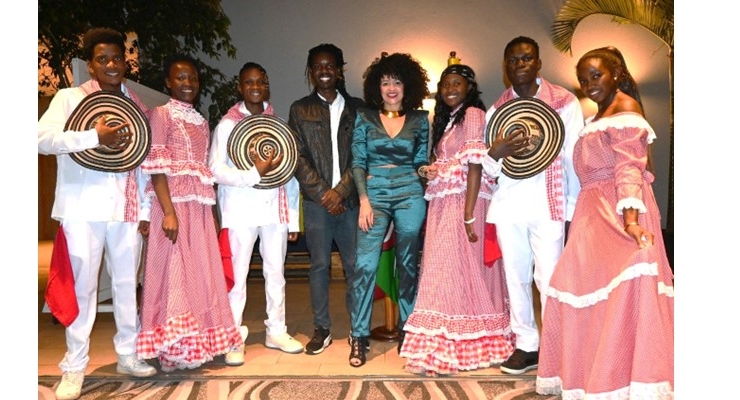 La Embajada de Colombia en Kenia presentó una fusión musical con la artista colombiana Concha Bernal y artististas kenianos
