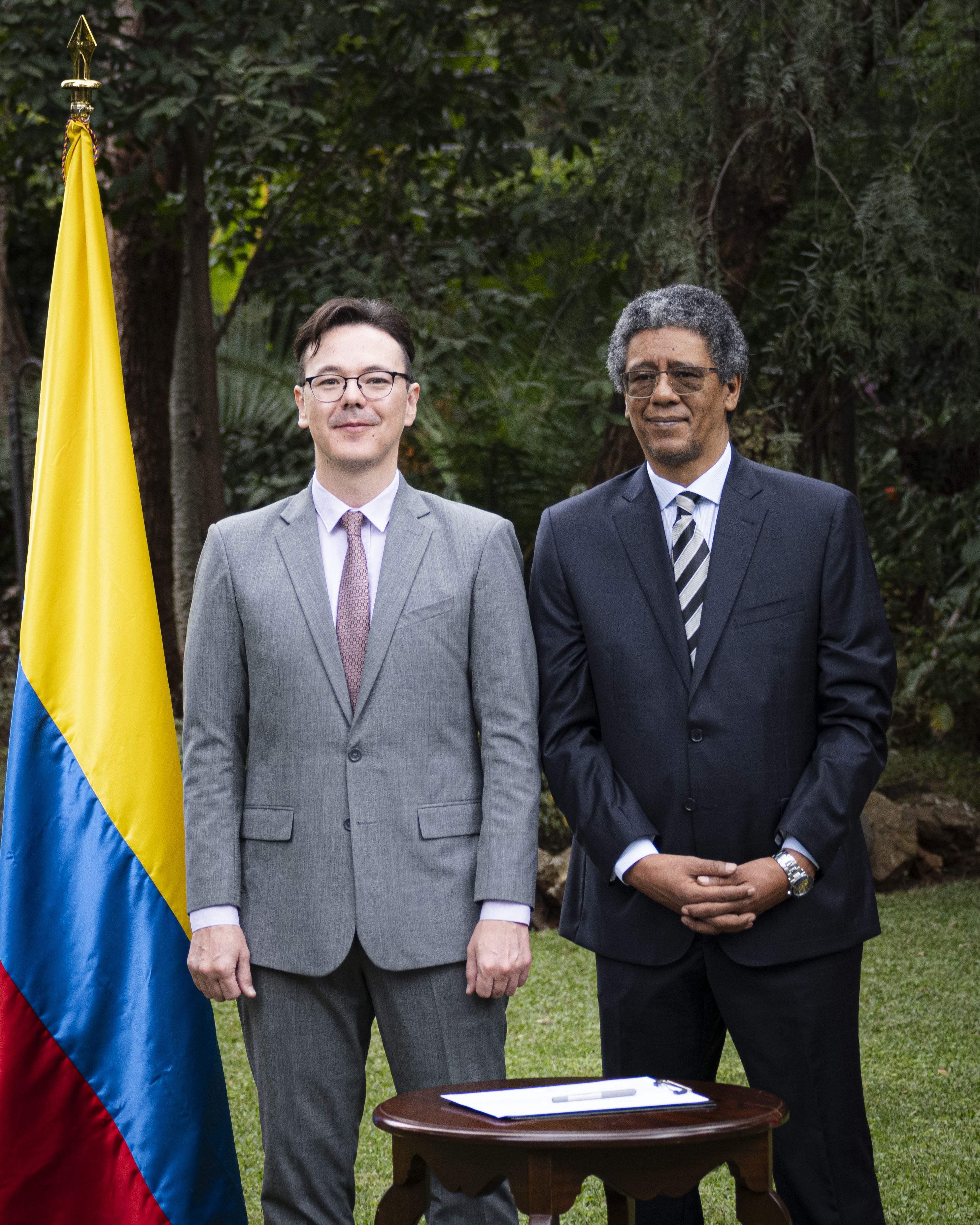 Nuevo embajador designado de Colombia ante el Gobierno de la República de Kenia, Pedro León Cortés Ruíz, toma posesión de su cargo en Nairobi