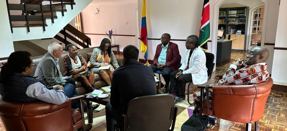 Nuestra Embajada en Nairobi realizó un encuentro de escritores e historiadores colombianos y keniatas, en el marco de la visita de la vicepresidenta Francia Márquez y el vicecanciller Francisco Coy a África