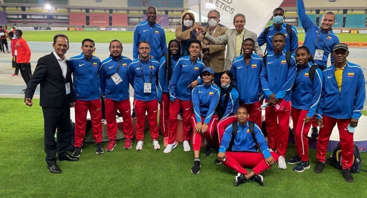 Colombia recibe la bandera del campeonato mundial de atletismo para deportistas menores de 21 años