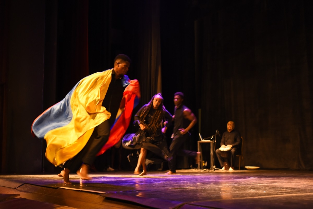 Emotiva Sankofa Danzafro en el Teatro Nacional de Kenia